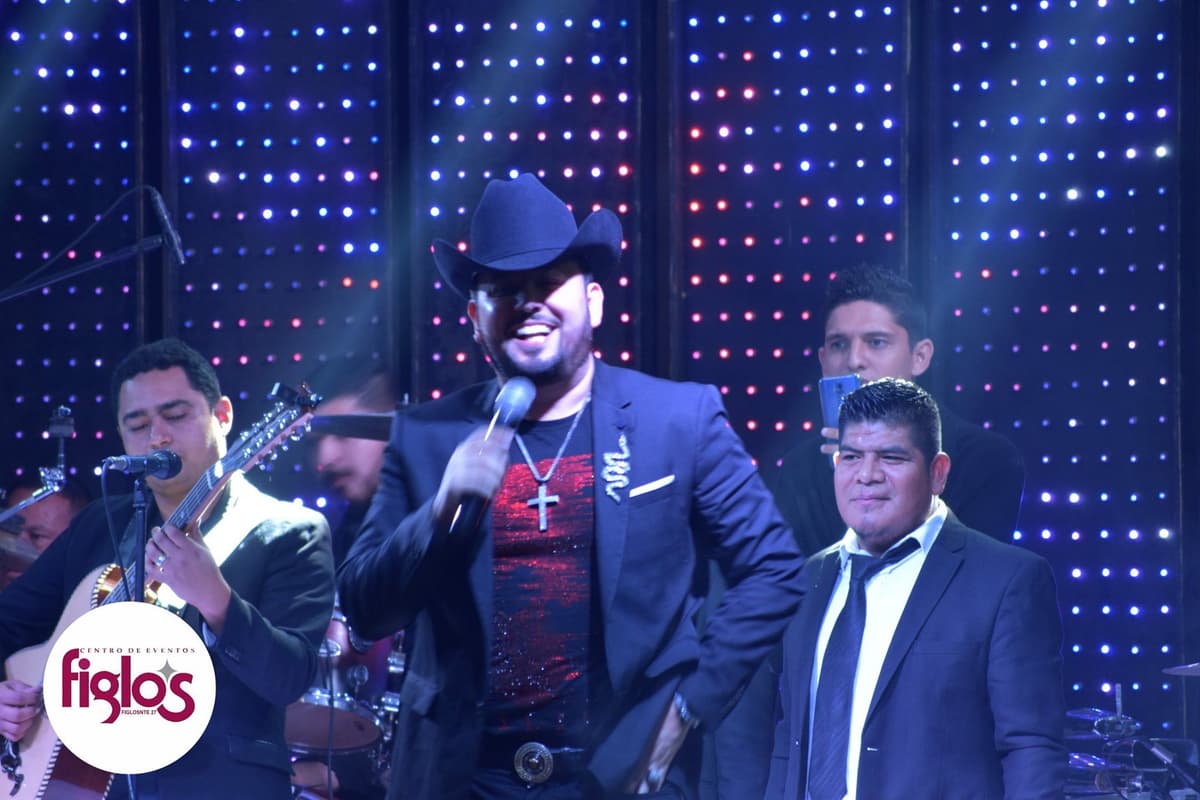 Roberto Tapia y Grupo Codiciado